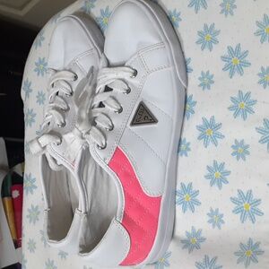🌻5 for $20 Guess sneakers